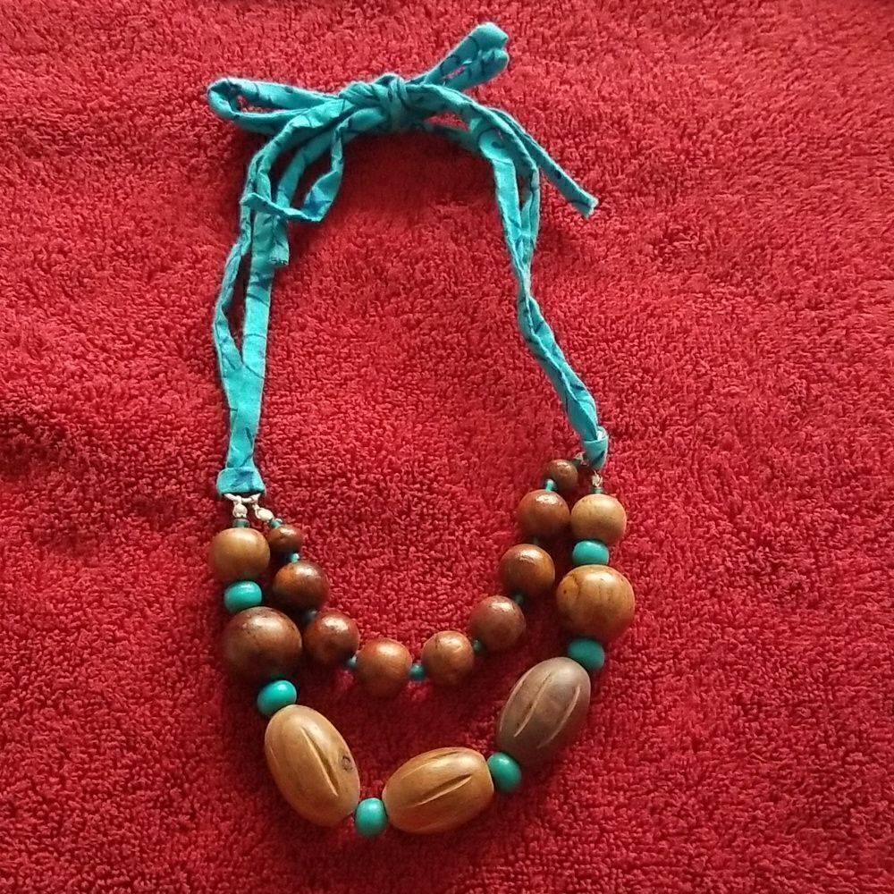 ❤ Wood bead necklace